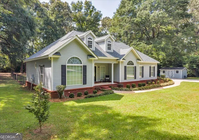Photo 3 of Single family home for sale at 405 Sleepy Ln, Warner Robins, GA 31088 | MLS# 10851298 | Listing updated on 2026-09-23