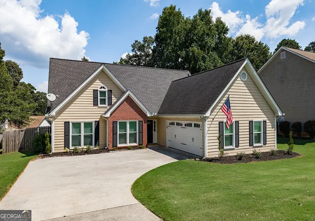 Photo 2 of Single family home for sale at 5685 Sugar Xing Dr, Sugar Hill, GA 30518 | MLS# 10842309 | Listing updated on 2026-09-28