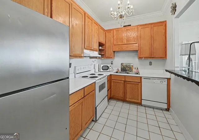 Listing Photo 4 - Condo for sale in building located at 3060 Pharr Ct Nw, Atlanta, GA 30305 - Unit #822