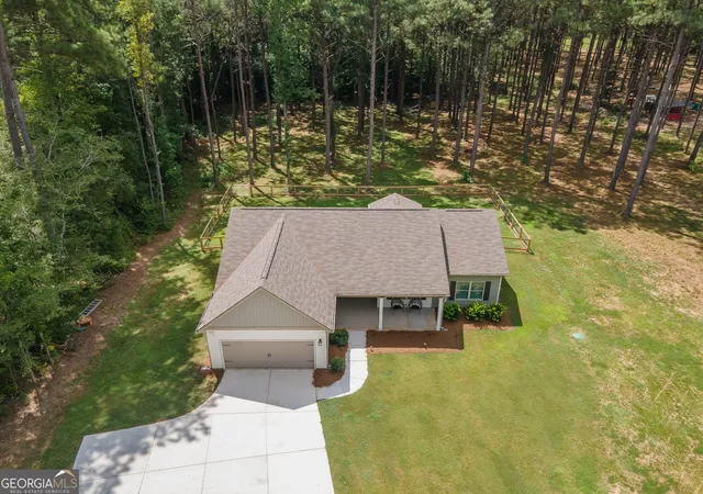Photo 2 of Single family home for sale at 4079 Primrose Rd, Grantville, GA 30220 | MLS# 10837941 | Listing updated on 2026-09-22