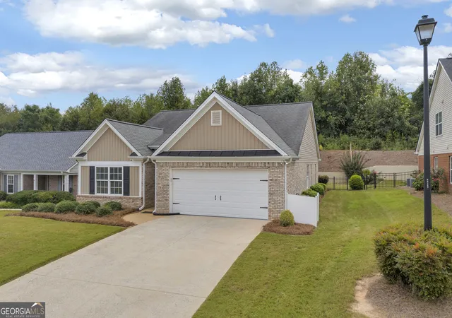 Photo 3 of Single family home for sale at 316 Lakeview Bnd Cir, Jefferson, GA 30549 | MLS# 10848586 | Listing updated on 2026-10-07