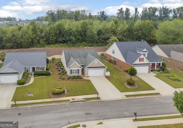 Photo 4 of Single family home for sale at 316 Lakeview Bnd Cir, Jefferson, GA 30549 | MLS# 10848586 | Listing updated on 2026-10-07