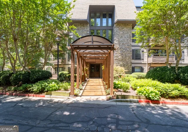 Condo for sale at 1120 Highland Blf Dr SE, Atlanta, GA 30339 | MLS# 10852804