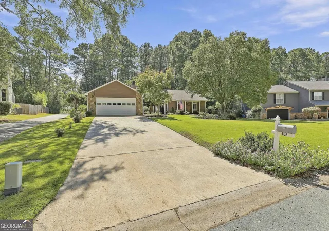Photo 2 of Sale Pending at 508 Raintree Hl, Peachtree City, GA 30269 | MLS# 10847595 | Listing updated on 2026-09-28