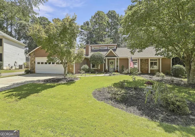Photo 3 of Sale Pending at 508 Raintree Hl, Peachtree City, GA 30269 | MLS# 10847595 | Listing updated on 2026-09-28