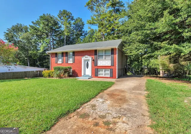Photo 3 of Single family home for sale at 6671 Pelican Ct, Riverdale, GA 30274 | MLS# 10850404 | Listing updated on 2026-10-07