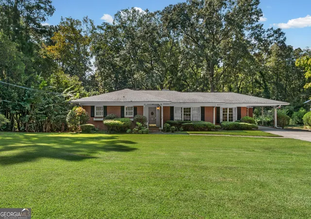 Photo 2 of Single family home for sale at 22 Winfield Dr, Newnan, GA 30263 | MLS# 10850938 | Listing updated on 2026-10-07