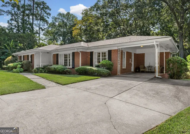 Photo 3 of Single family home for sale at 22 Winfield Dr, Newnan, GA 30263 | MLS# 10850938 | Listing updated on 2026-10-07