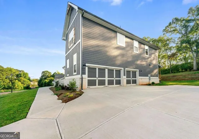 Photo 2 of Single family home for sale at 438 Races Rd, Hoschton, GA 30548 | MLS# 10844112 | Listing updated on 2026-10-04
