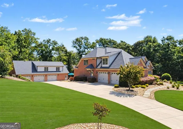 Photo 2 of Mansion for sale at 116 River Bnd Dr, Hoschton, GA 30548 | MLS# 10840961 | Listing updated on 2026-10-08