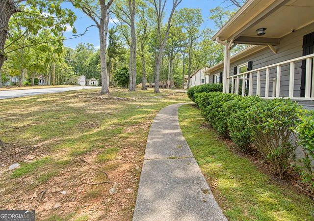 Photo 3 of Single family home for sale at 4085 Bent Oak Ct, Douglasville, GA 30135 | MLS# 10699694 | Listing updated on 2026-10-03