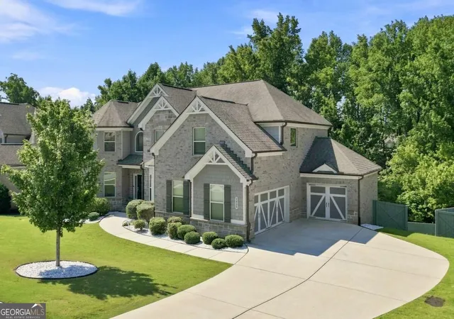 Photo 3 of Single family home for sale at 3925 Amberhill Cir, Cumming, GA 30040 | MLS# 10839732 | Listing updated on 2026-09-17