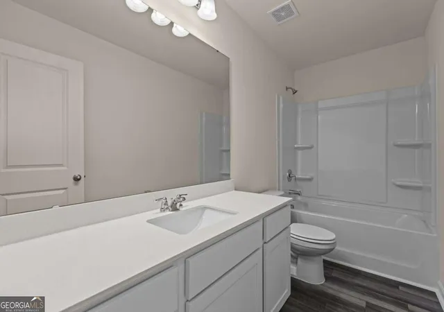 Photo 2 of Single family home for sale at 37 Crescent Blvd, Carrollton, GA 30116 | MLS# 10838544 | Listing updated on 2026-09-08