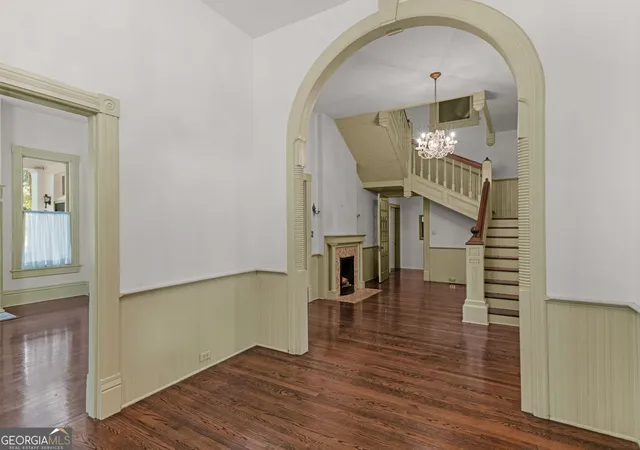 Photo 3 of Single family home for sale at 567 S Hill St, Griffin, GA 30224 | MLS# 10880501 | Listing updated on 2026-10-28
