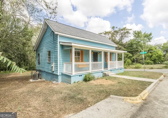 Photo 2 of Single family home for sale at 2131 Cedar St, Macon, GA 31206 | MLS# 10847700 | Listing updated on 2026-09-17
