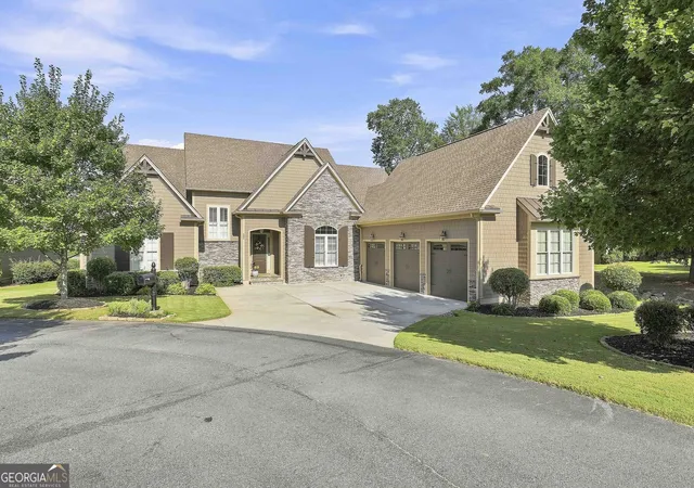 Photo 2 of Sale Pending at 402 Vanderbilt Pkwy, Newnan, GA 30265 | MLS# 10837436 | Listing updated on 2026-09-13