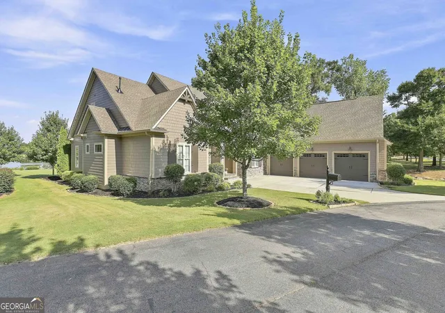 Photo 3 of Sale Pending at 402 Vanderbilt Pkwy, Newnan, GA 30265 | MLS# 10837436 | Listing updated on 2026-09-13