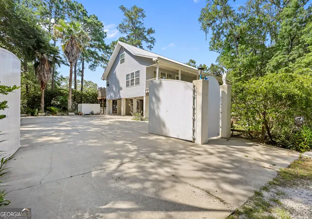 Photo 4 of Single family home for sale at 104 Sapelo St, Saint Simons Island, GA 31522 | MLS# 10842361 | Listing updated on 2026-09-09