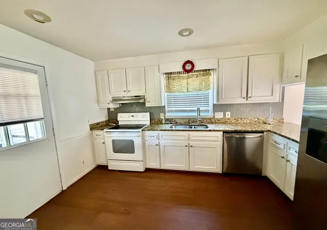 Photo 2 of Single family home for sale at 3641 W Point Cir, Lizella, GA 31052 | MLS# 10849773 | Listing updated on 2026-10-04