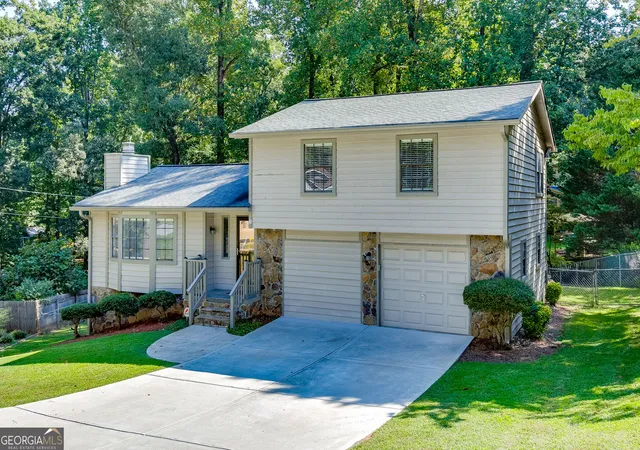 Photo 2 of Single family home for sale at 978 Chartley Dr Sw, Lilburn, GA 30047 | MLS# 10844303 | Listing updated on 2026-09-11