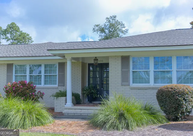 Photo 2 of Single family home for sale at 300 Lewis Dr, Vidalia, GA 30474 | MLS# 10842949 | Listing updated on 2026-09-23