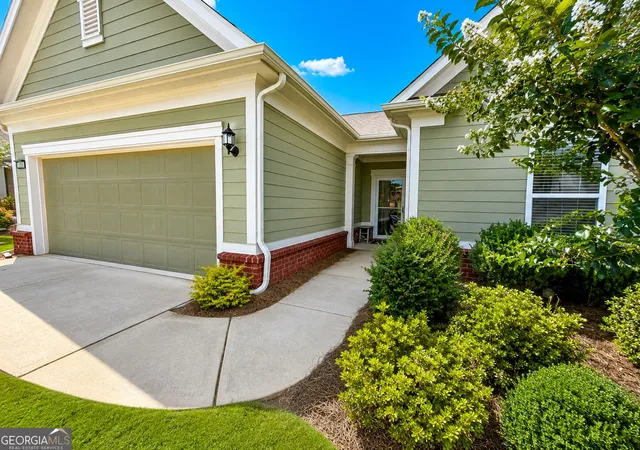 Photo 4 of Single family home for sale at 229 Nuttall Dr, Griffin, GA 30223 | MLS# 10837576 | Listing updated on 2026-09-10