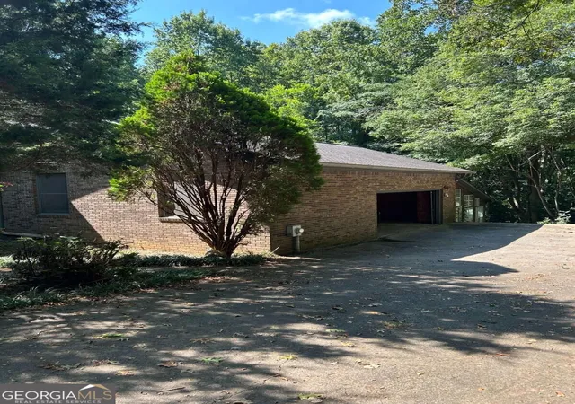 Photo 3 of Single family home for sale at 130 Ml Pond Ct, Acworth, GA 30101 | MLS# 10838482 | Listing updated on 2026-09-16