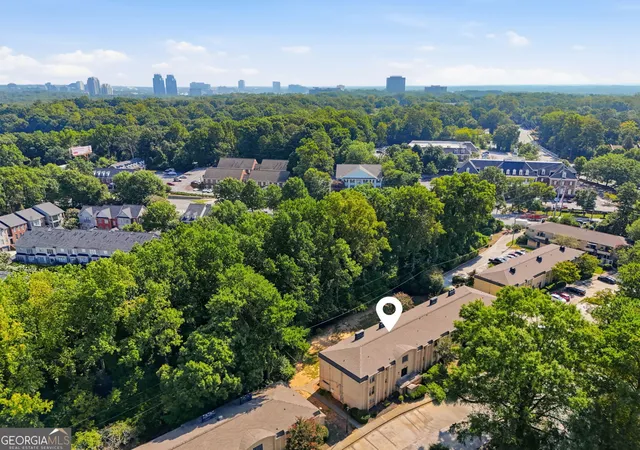Listing Photo 2 - Condo for sale in building located at 5400 Roswell Rd, Atlanta, GA 30342 - Unit #N6