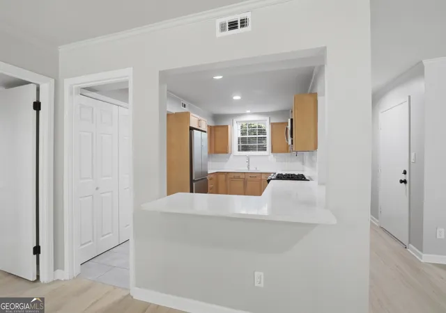 Photo 4 of Condo for sale at 5400 Roswell Rd #N6, Sandy Springs, GA 30342 | MLS# 10834783 | Listing updated on 2026-10-28