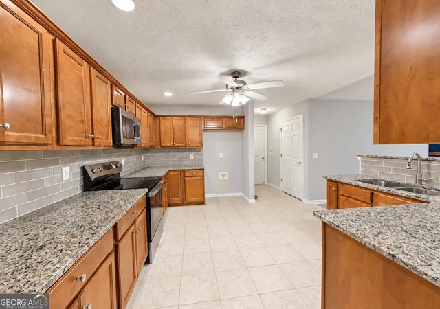 Photo 4 of Single family home for sale at 690 Majesty Xing, Winder, GA 30680 | MLS# 10872593 | Listing updated on 2026-10-28
