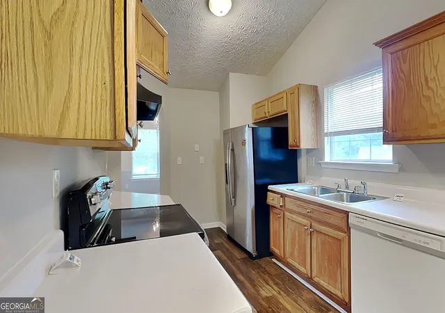 Photo 3 of Sale Pending at 10506 Crabtree Dr, Jonesboro, GA 30238 | MLS# 10851880 | Listing updated on 2026-09-29