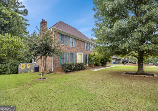Photo 3 of Single family home for sale at 4002 Camary Dr Se, Conyers, GA 30094 | MLS# 10836757 | Listing updated on 2026-09-25