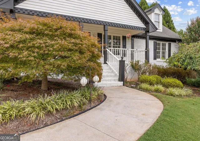 Photo 3 of Sale Pending at 850 Rose Crst Dr, Lawrenceville, GA 30044 | MLS# 10841320 | Listing updated on 2026-09-17