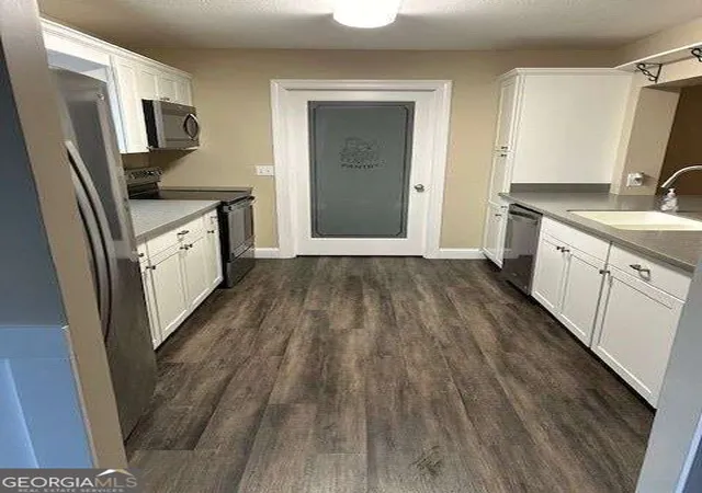 Photo 3 of Single family home for sale at 201 Cherokee Trl, Hinesville, GA 31313 | MLS# 10848695 | Listing updated on 2026-10-02
