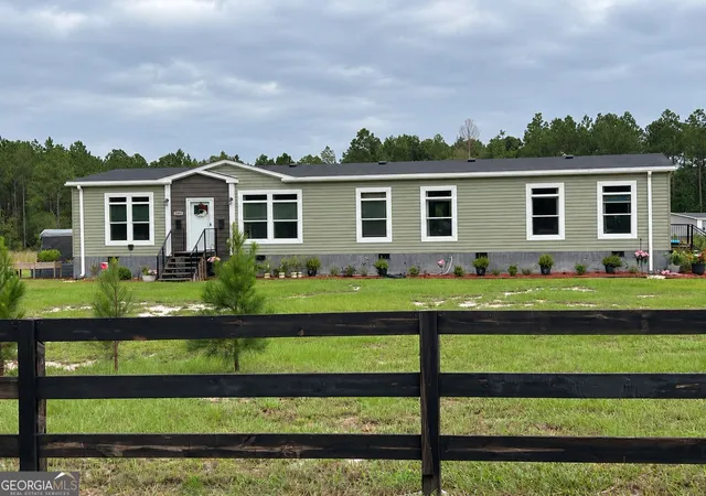 Manufactured home for sale at 2460 Miller Hayes Rd, Waycross, GA 31503 | MLS# 10842175