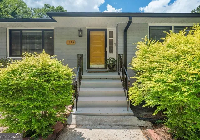 Photo 2 of Single family home for sale at 1593 Ml Acres Dr SW, Atlanta, GA 30311 | MLS# 10851029 | Listing updated on 2026-10-06