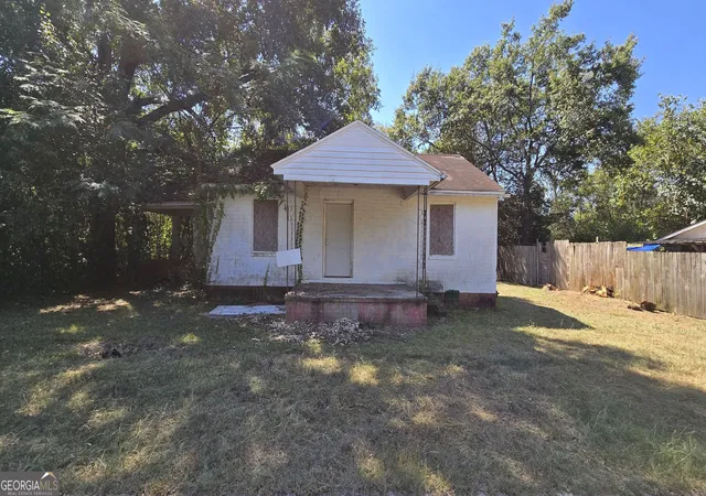 Single family home for sale at 970 Toombs St, Macon, GA 31206 | MLS# 10846873