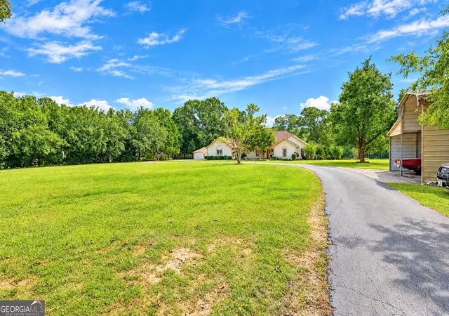 Photo 4 of Sale Pending at 415 W Mcintosh Rd, Brooks, GA 30205 | MLS# 10852977 | Listing updated on 2026-10-05