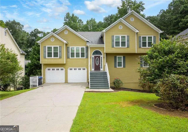 Photo 1 of Single family home for sale at 5196 Proctor Landing Rd Nw, Acworth, GA 30101 | MLS# 10852060 | Listing updated on 2026-10-19