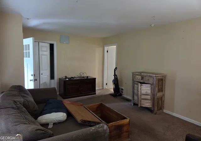 Photo 3 of Sale Pending at 10 Burch Rd, Fayetteville, GA 30215 | MLS# 10849434 | Listing updated on 2026-09-25