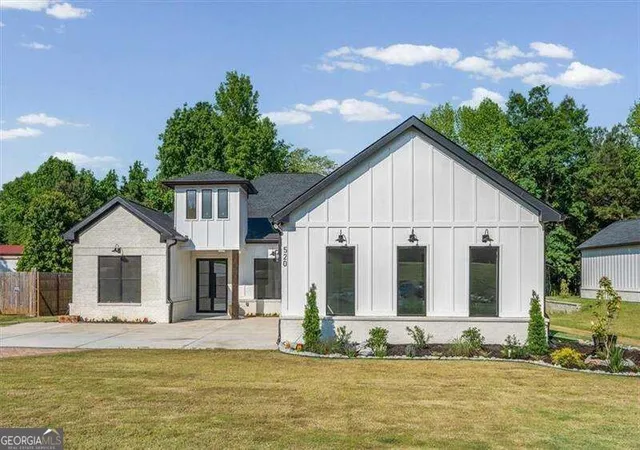 Photo 1 of Single family home for sale at 520 Rockbridge Rd Sw, Lilburn, GA 30047 | MLS# 10849165 | Listing updated on 2026-10-02