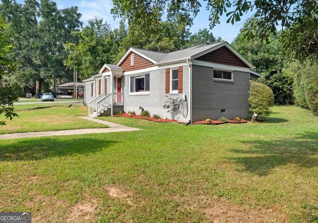 Photo 2 of Single family home for sale at 1563 Cloverdale Dr Se, Marietta, GA 30067 | MLS# 10844358 | Listing updated on 2026-10-06