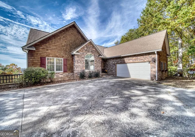 Photo 3 of Single family home for sale at 883 Ramey Mountain Rd, Hiawassee, GA 30546 | MLS# 10840443 | Listing updated on 2026-09-04