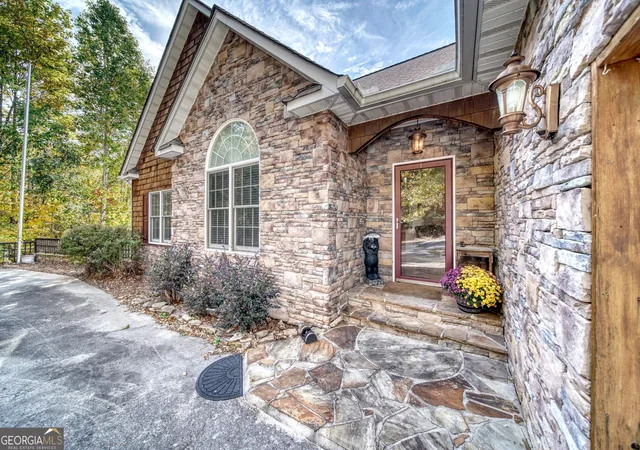 Photo 4 of Single family home for sale at 883 Ramey Mountain Rd, Hiawassee, GA 30546 | MLS# 10840443 | Listing updated on 2026-09-04