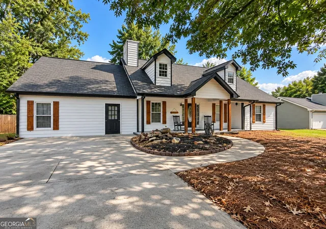 Photo 2 of Single family home for sale at 913 Century Oak Dr, Winder, GA 30680 | MLS# 10847918 | Listing updated on 2026-09-17