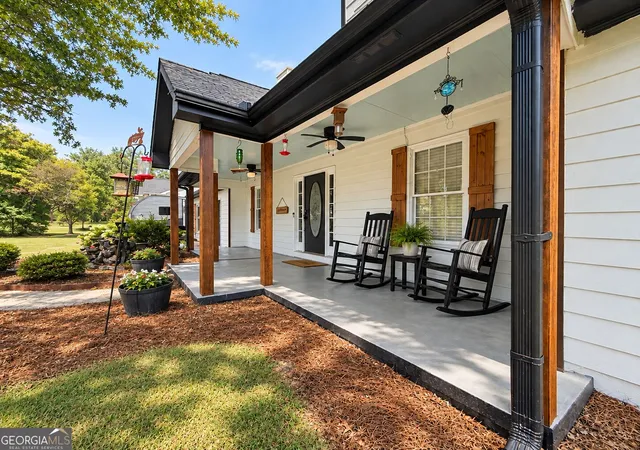 Photo 3 of Single family home for sale at 913 Century Oak Dr, Winder, GA 30680 | MLS# 10847918 | Listing updated on 2026-09-17