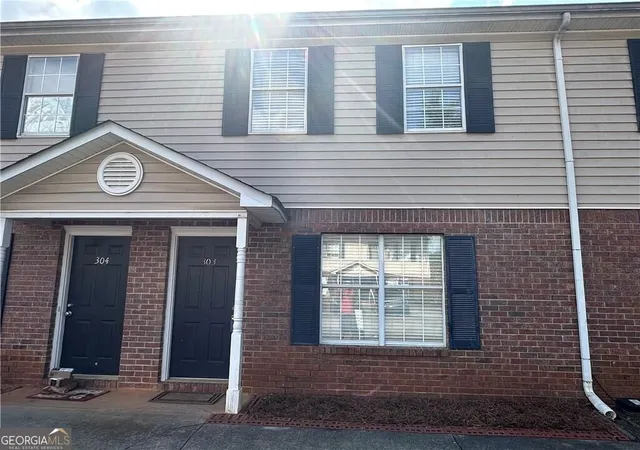Photo 2 of Townhouse for sale at 303 Iron Belt Ct, Cartersville, GA 30120 | MLS# 10829968 | Listing updated on 2026-09-03