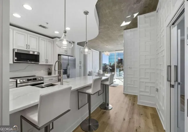 Photo 3 of Condo for sale at 400 W Peachtree St Nw #705, Atlanta, GA 30308 | MLS# 10845569 | Listing updated on 2026-10-12