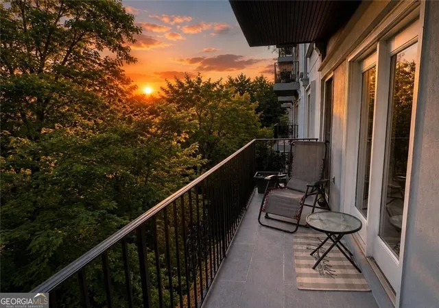 Listing Photo 2 - Condo for sale in building located at 3203 Lenox Rd Ne, Atlanta, GA 30324 - Unit #24