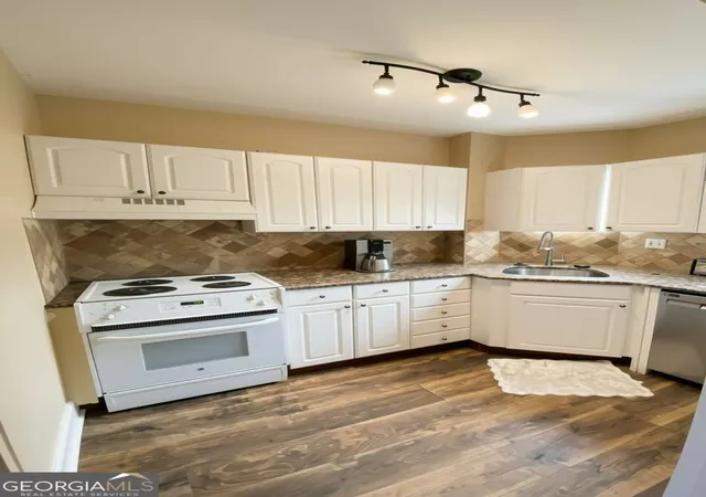 Listing Photo 4 - Condo for sale in building located at 198 Ponce De Leon Ave Ne, Atlanta, GA 30308 - Unit #3A